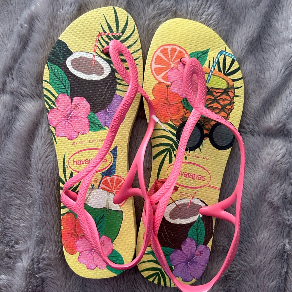 NWT Havaianas Tropical sandals
